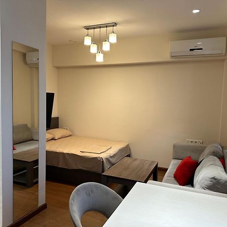 Wonderful Apartment In Republic Square, City Center 耶烈万 外观 照片