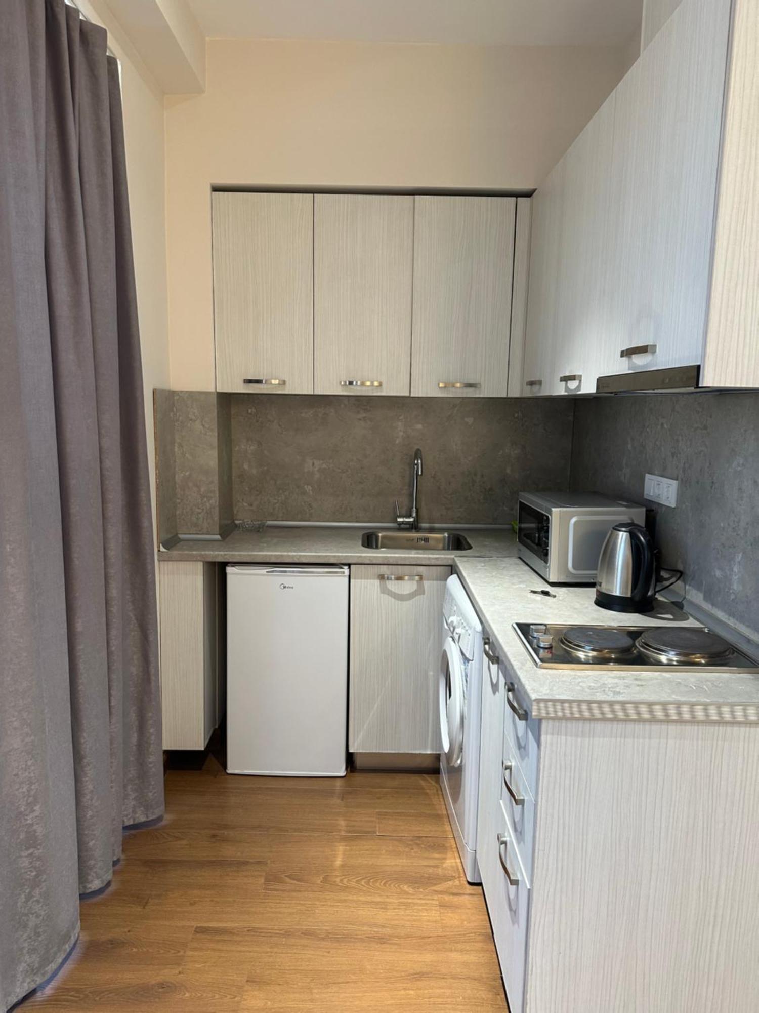 Wonderful Apartment In Republic Square, City Center 耶烈万 外观 照片