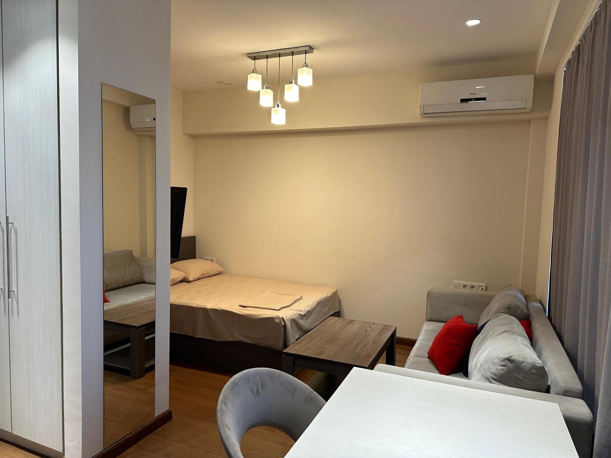 Wonderful Apartment In Republic Square, City Center 耶烈万 外观 照片