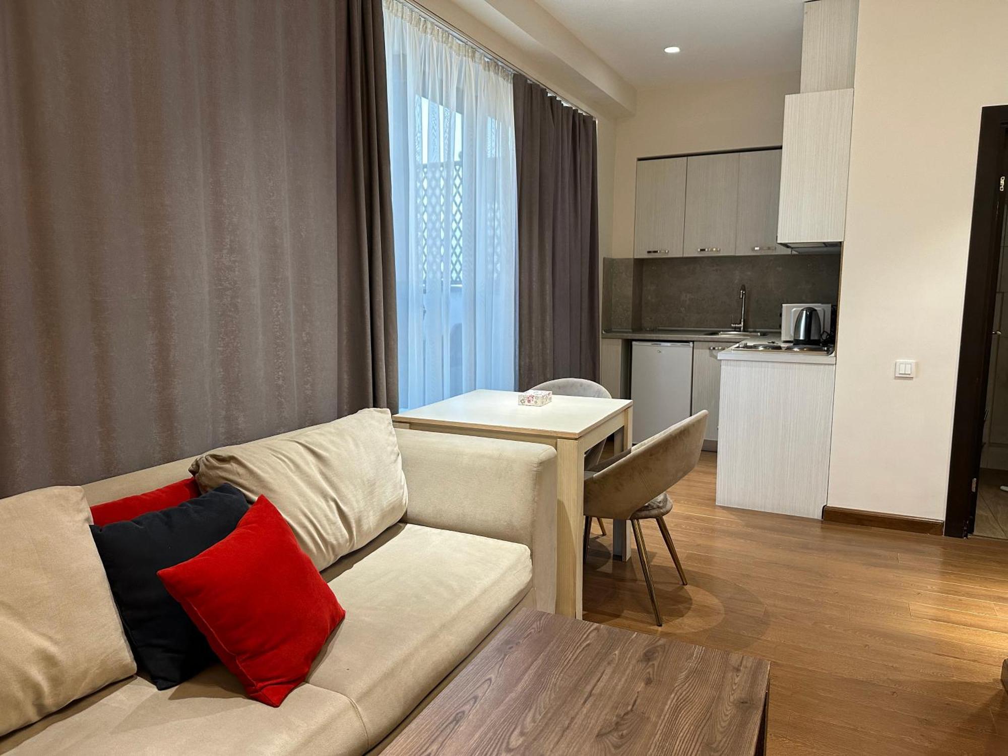 Wonderful Apartment In Republic Square, City Center 耶烈万 外观 照片