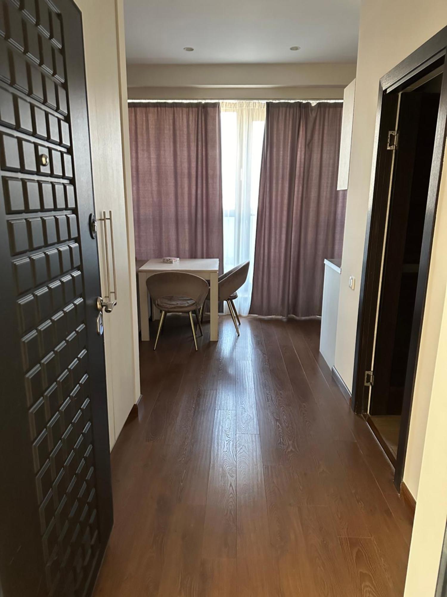 Wonderful Apartment In Republic Square, City Center 耶烈万 外观 照片