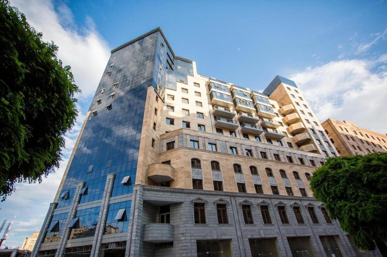 Wonderful Apartment In Republic Square, City Center 耶烈万 外观 照片
